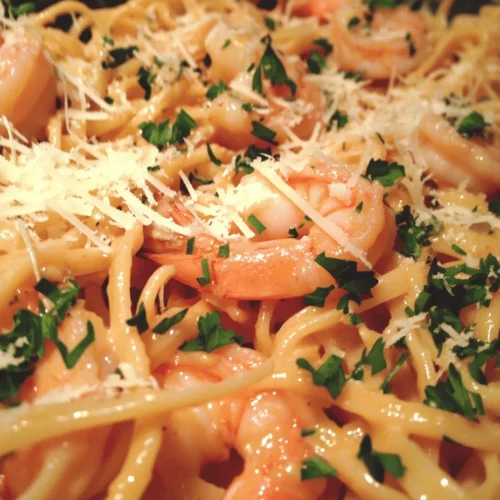 Creamy Garlic Shrimp Pasta is a dish that embodies comfort, flavor, and elegance, making it a favorite among seafood lovers and pasta enthusiasts alike. This delightful combination of succulent shrimp, rich cream, and aromatic garlic enveloped in perfectly cooked pasta creates a culinary experience that feels both indulgent and satisfying. Whether you're preparing a romantic dinner for two, hosting a gathering with friends, or simply looking to enjoy a comforting meal at home, this recipe is versatile enough to suit any occasion.